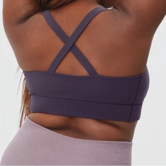 NWT Everlane The Perform Crossed Back Strap Cropped Top Eggplant Size XS - Picture 4 of 10